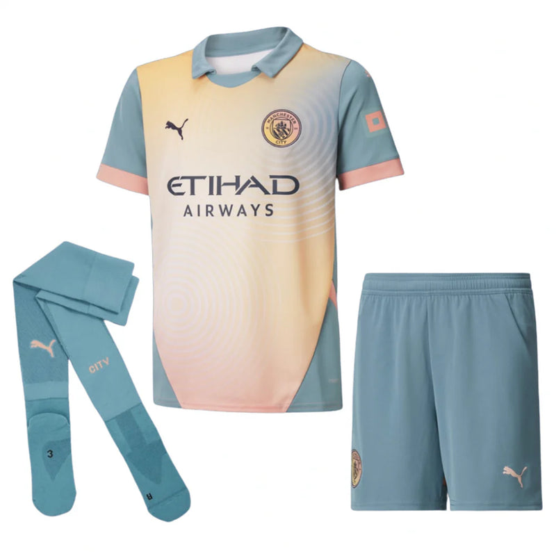 Kit Infantil Manchester City ‘Definitely City’ 24/25 com Meia