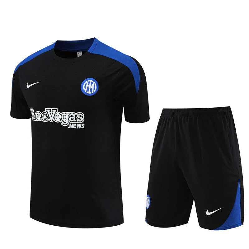 Maillot et short Inter Milan 24/25 - Avant-match